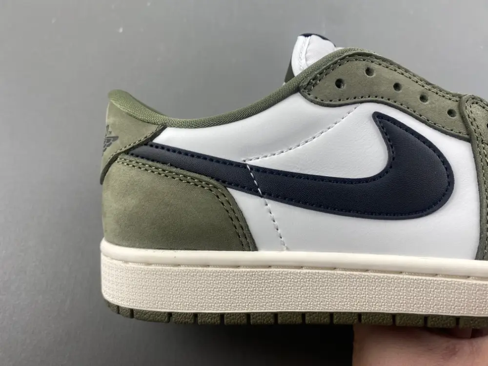 Air Jordan 1 Retro Low 