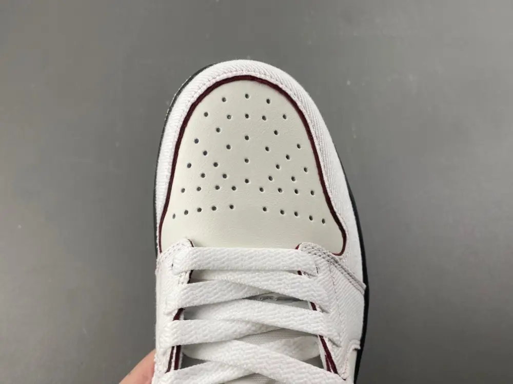 Air Jordan 1 Low 