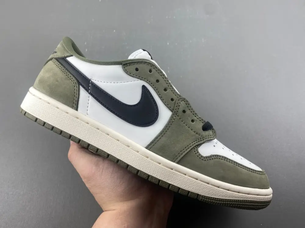 Air Jordan 1 Retro Low 