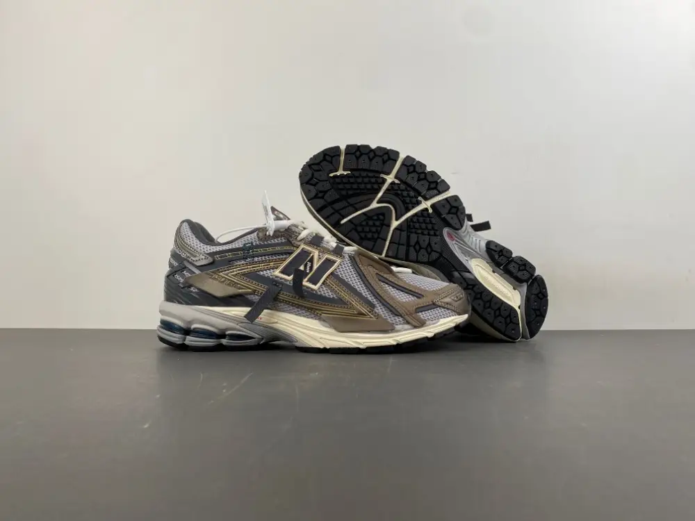 New Balance 19066 