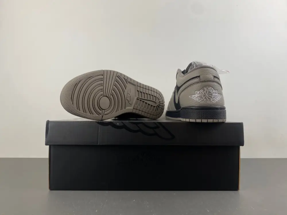 Air Jordan 1 Low 