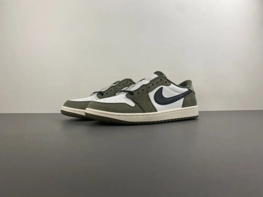 Air Jordan 1 Retro Low 