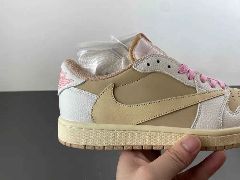 Travis Scott x Air Jordan 1 Low 