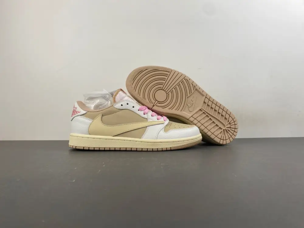 Travis Scott x Air Jordan 1 Low 