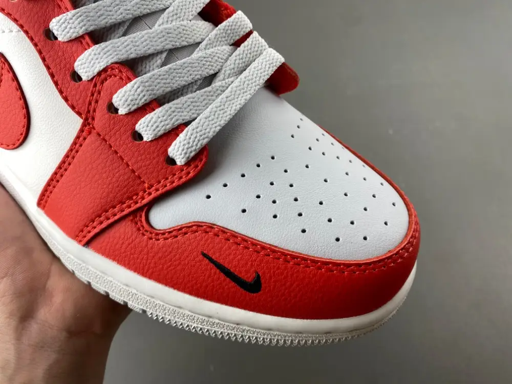 Air Jordan 1 Low 