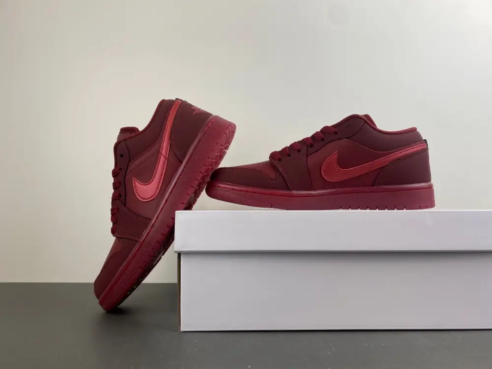 Air Jordan 1 Low 