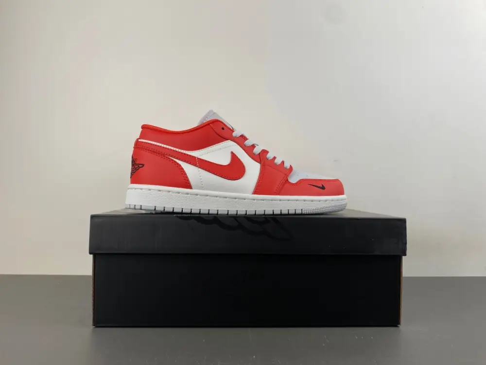 Air Jordan 1 Low 