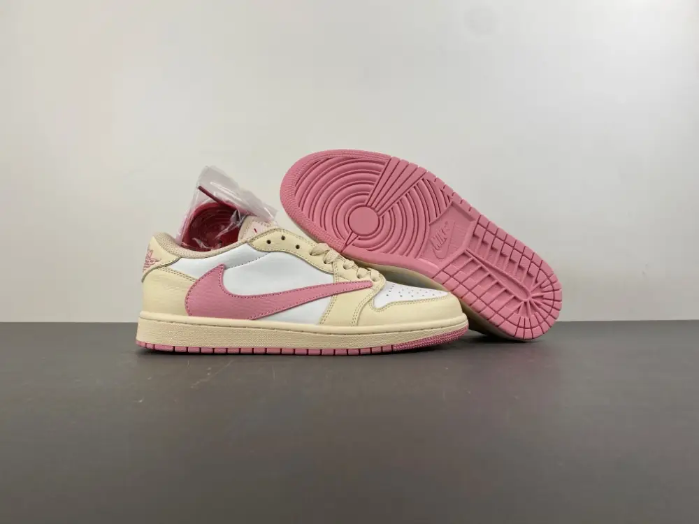 Travis Scott x Air Jordan 1 Low 