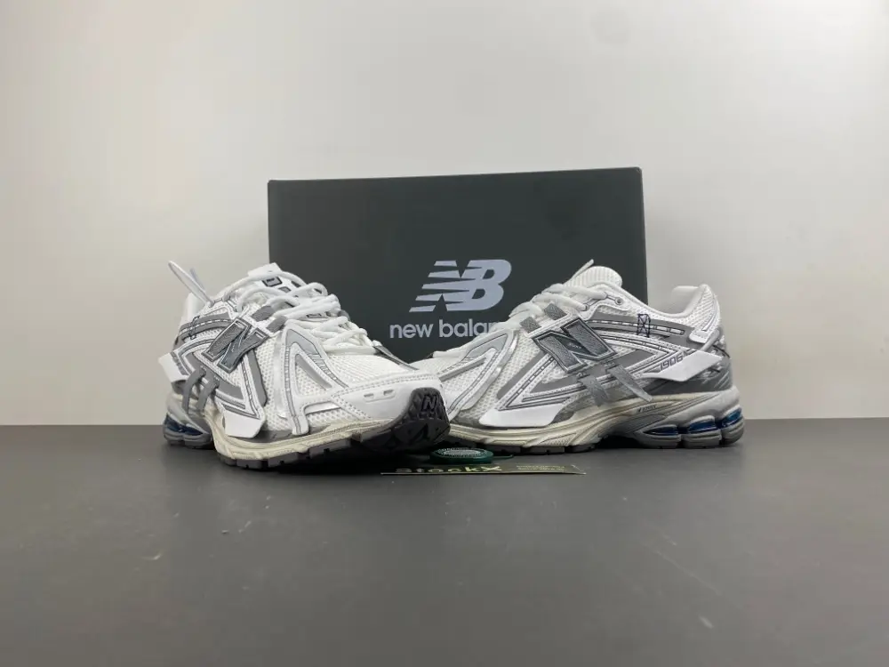 New Balance  DEDB182