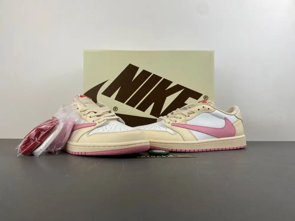 Travis Scott x Air Jordan 1 Low 
