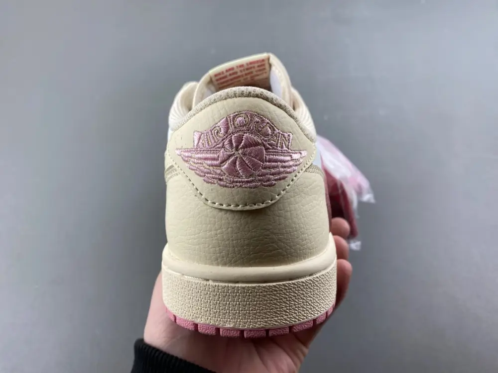 Travis Scott x Air Jordan 1 Low 