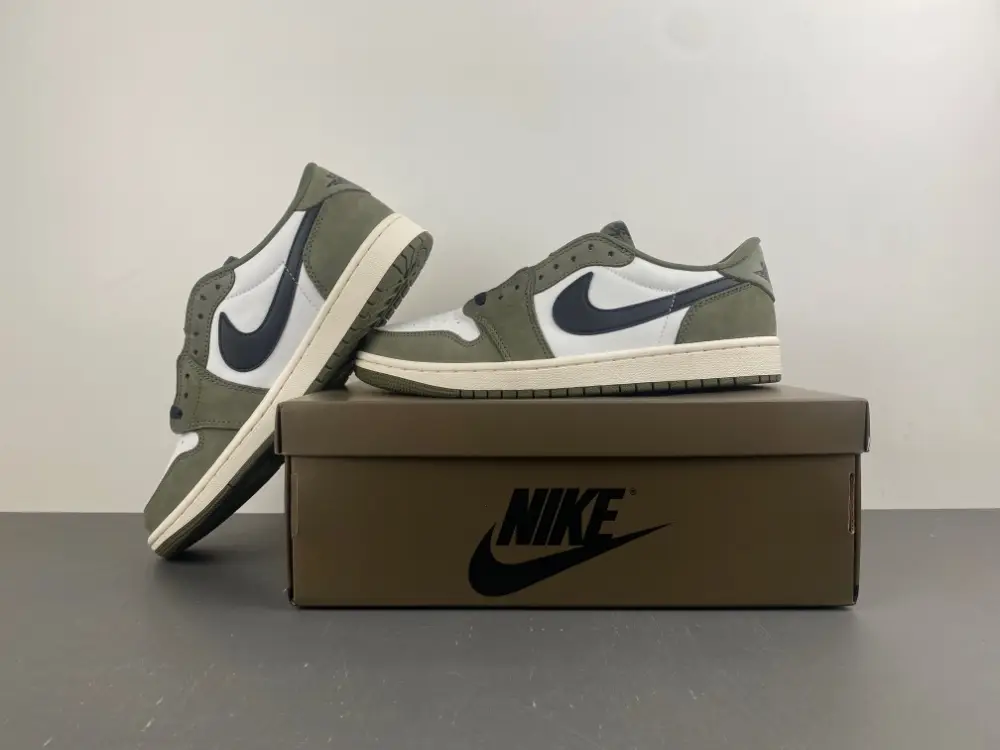 Air Jordan 1 Retro Low 