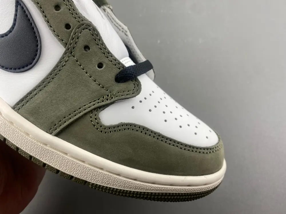 Air Jordan 1 Retro Low 