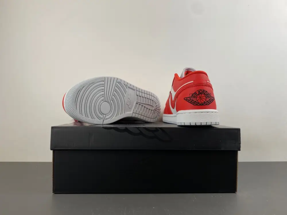 Air Jordan 1 Low 