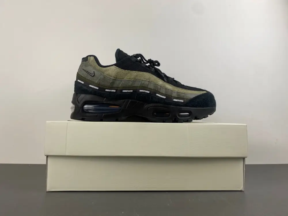 Undefeated x Air Max 95 