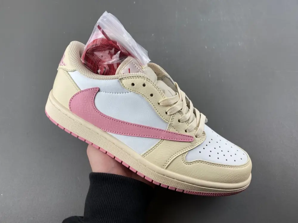 Travis Scott x Air Jordan 1 Low 