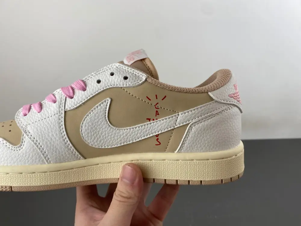 Travis Scott x Air Jordan 1 Low 