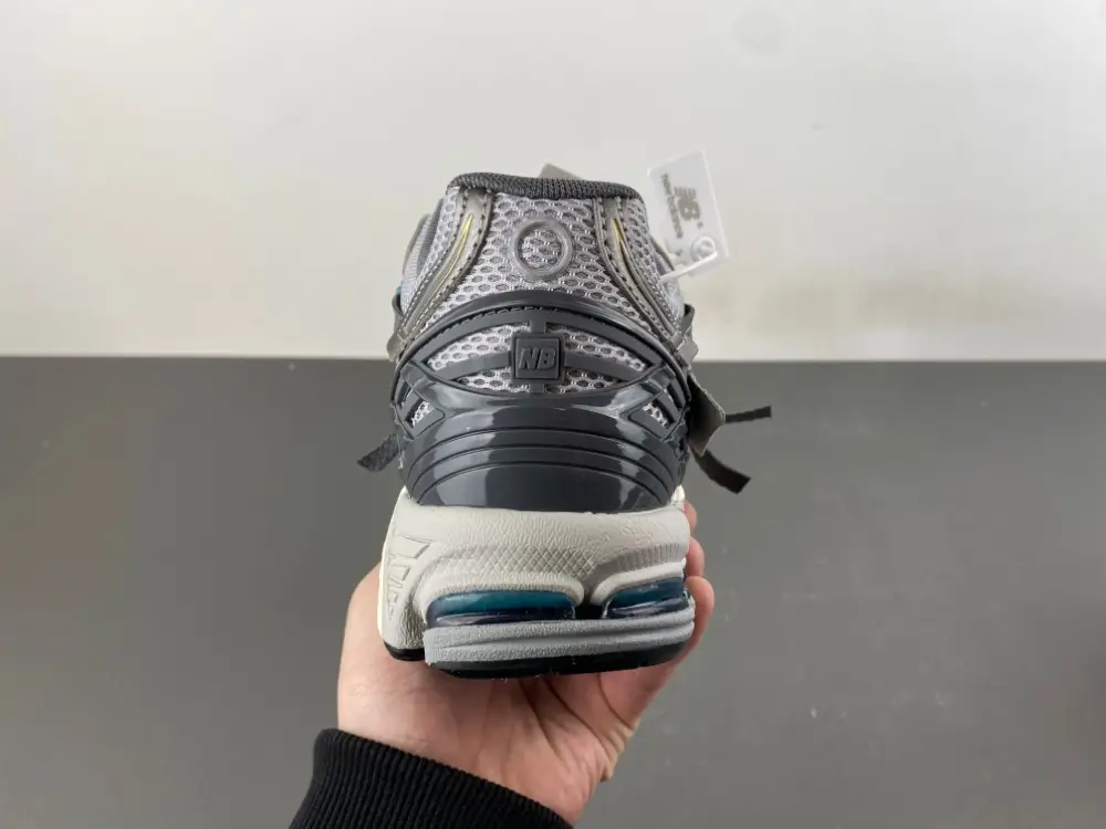 New Balance 19066 