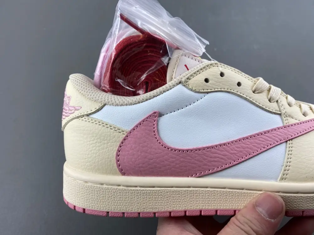 Travis Scott x Air Jordan 1 Low 