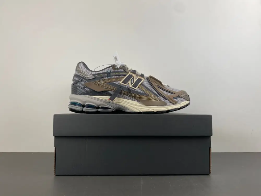 New Balance 19066 