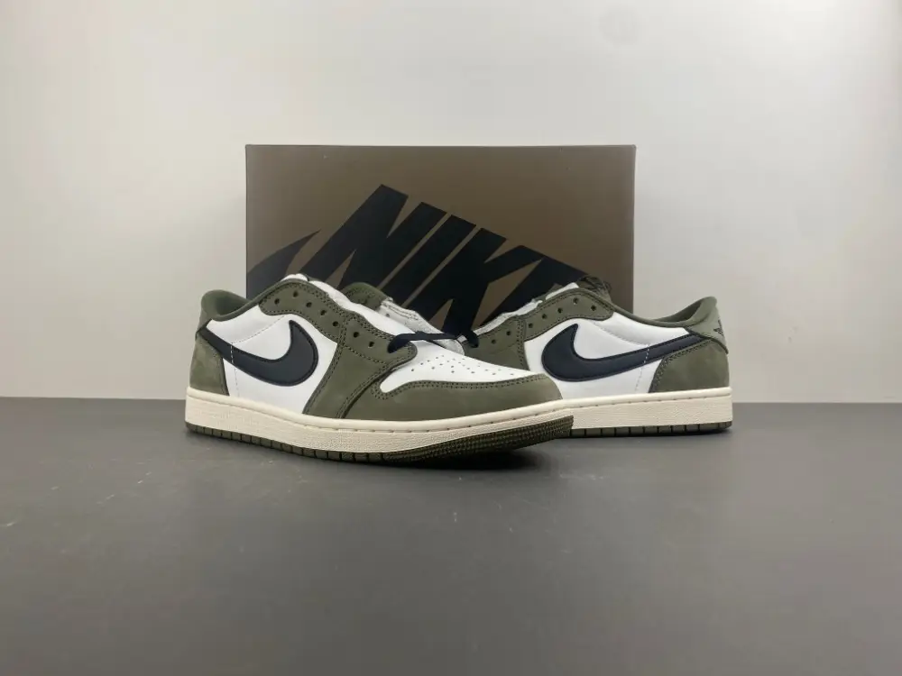Air Jordan 1 Retro Low 