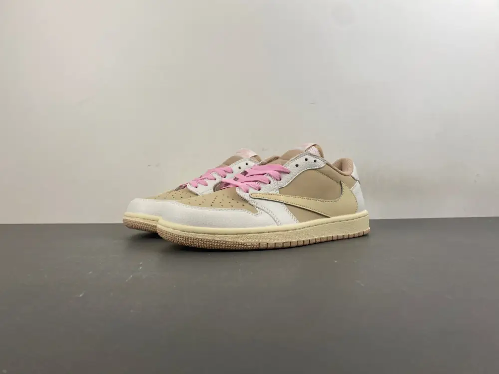Travis Scott x Air Jordan 1 Low 