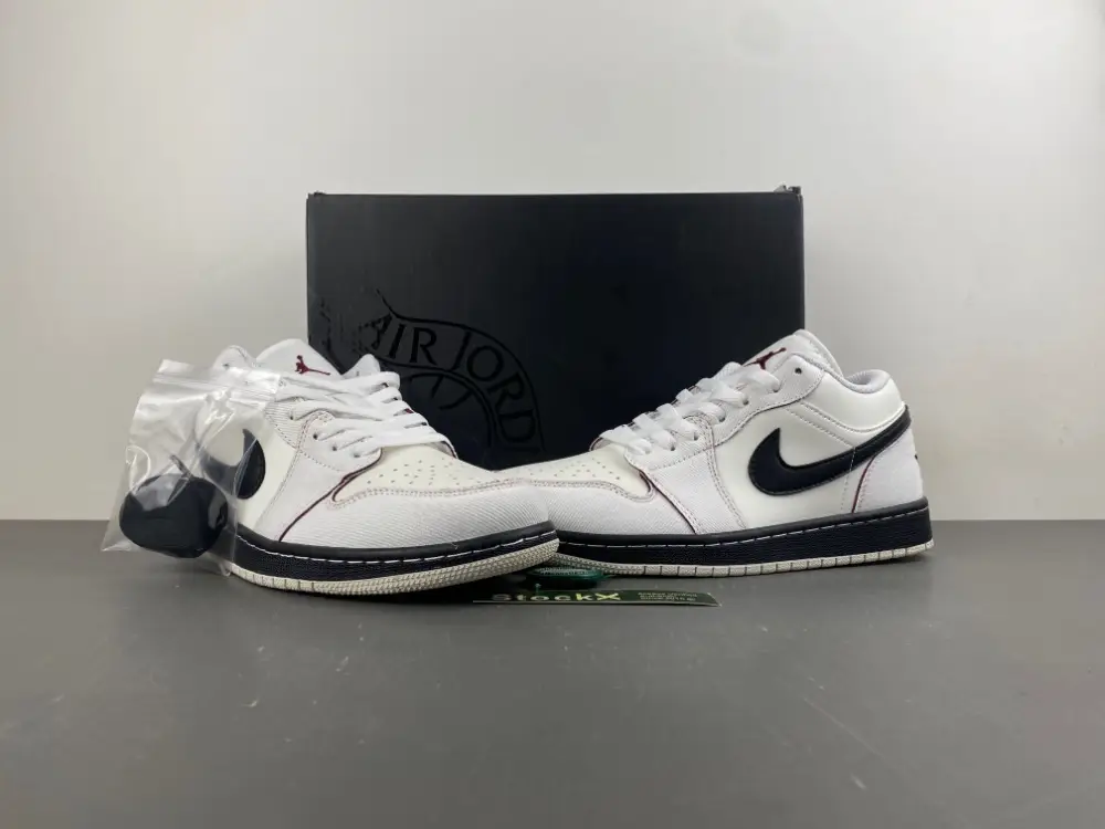Air Jordan 1 Low 