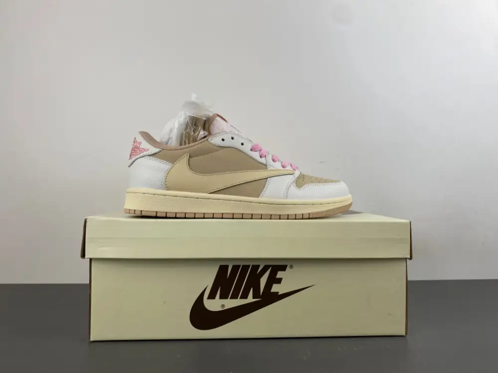 Travis Scott x Air Jordan 1 Low 