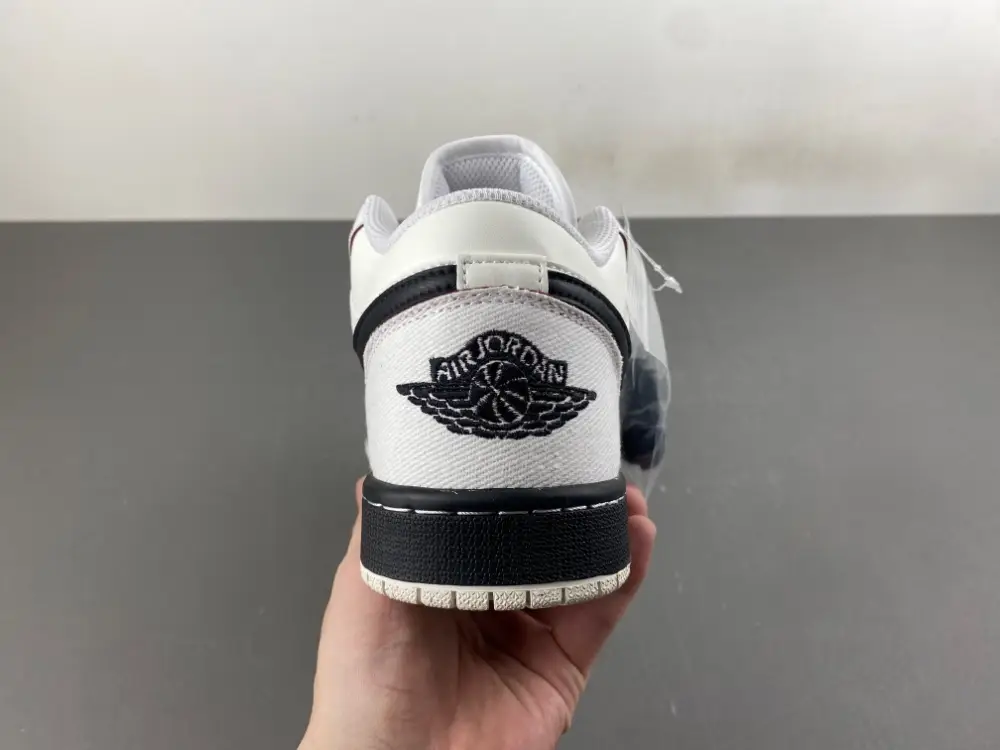 Air Jordan 1 Low 