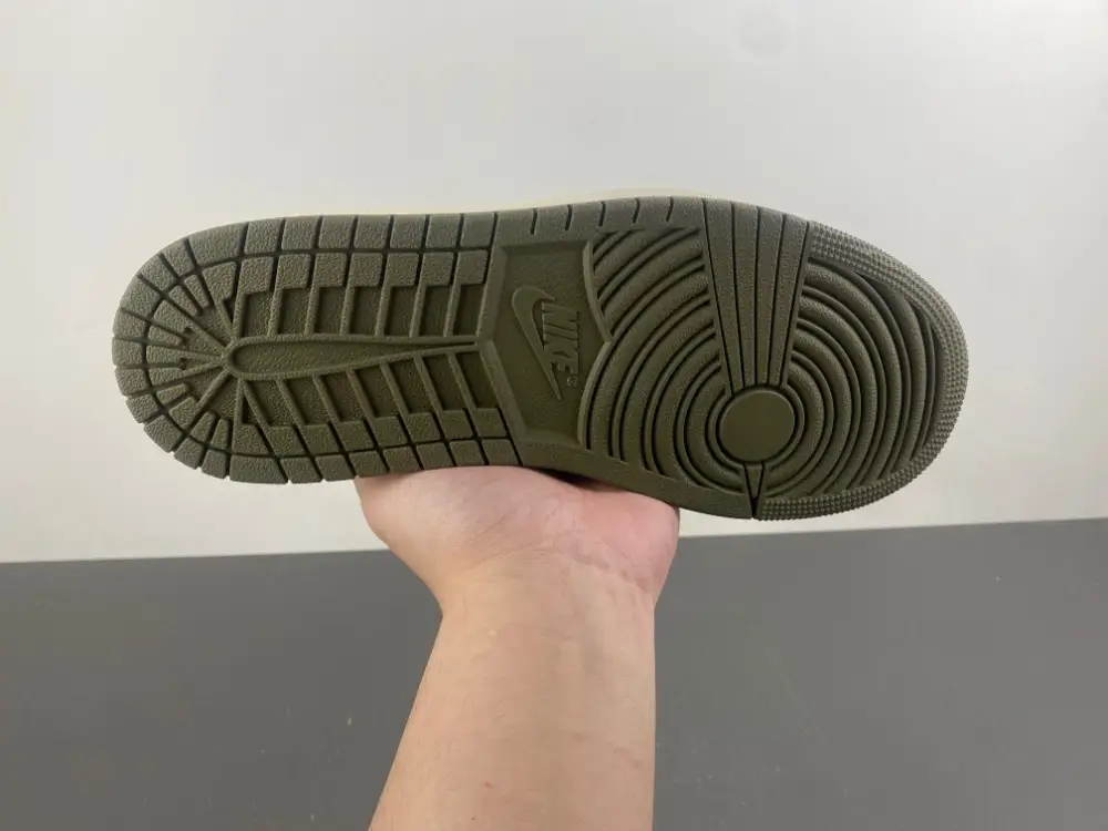 Air Jordan 1 Retro Low 