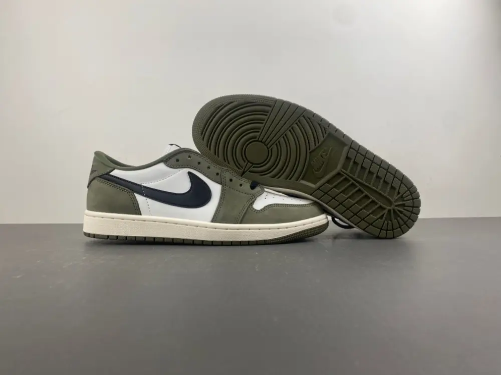 Air Jordan 1 Retro Low 