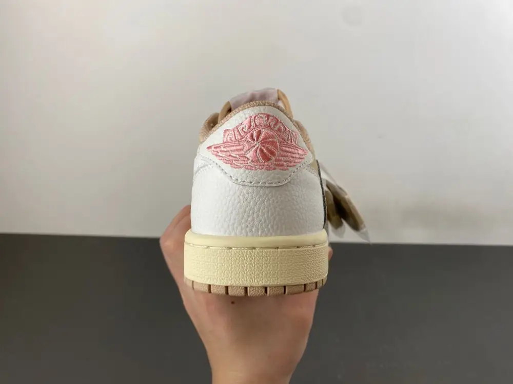 Travis Scott x Air Jordan 1 Low 