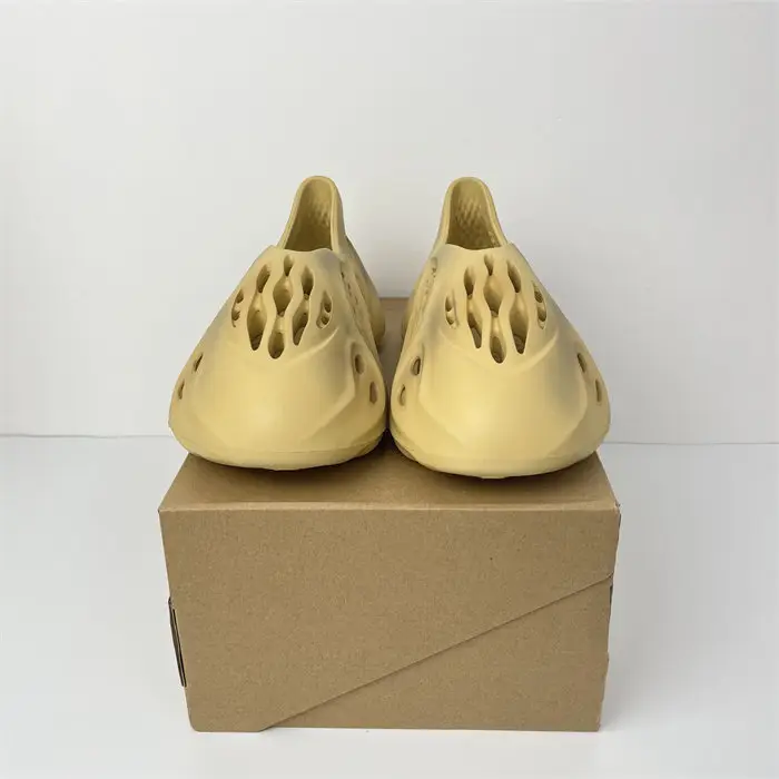 adidas Yeezy Foam RNR Desert Sand 