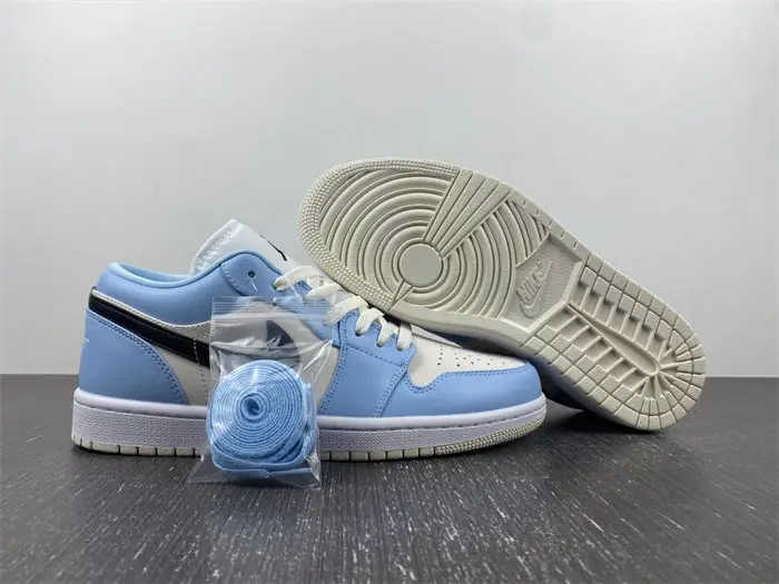 Air Jordan 1 Low 