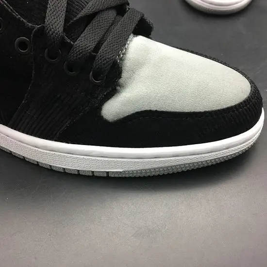 AIR JORDAN 1 RETRO 