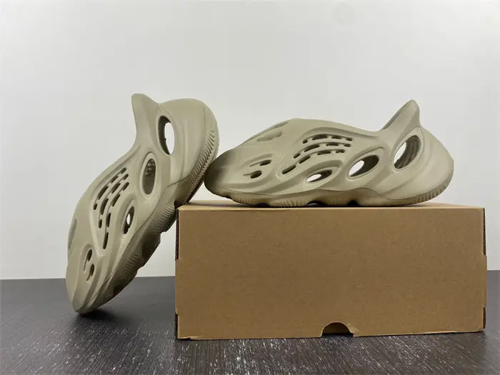 YEEZY FOAM RUNNER 'STONE SALT 