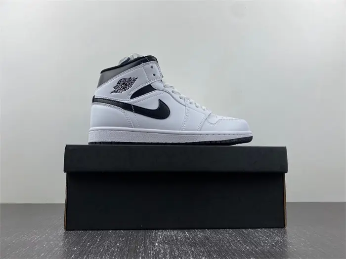 Jordan 1 Mid Reverse Panda 