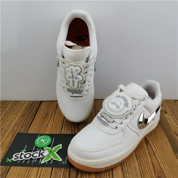 NIKE AIR FORCE 1 