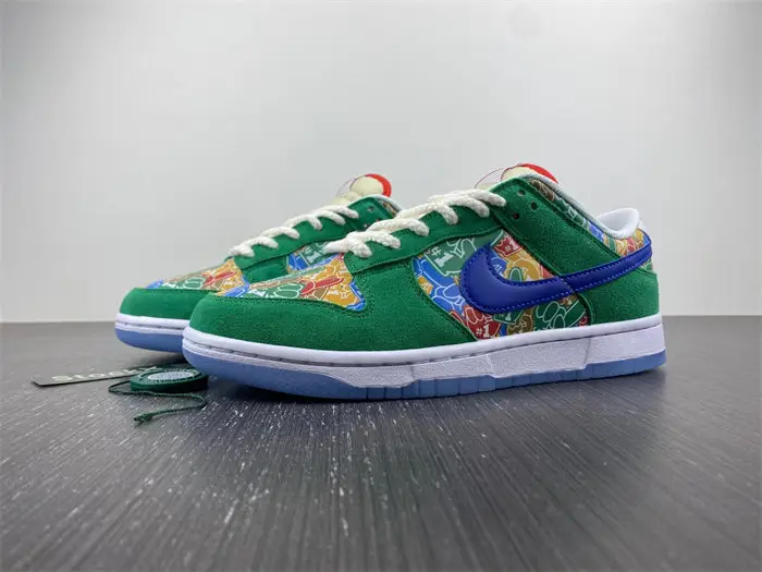 Nike Dunk Low Foam Finger 