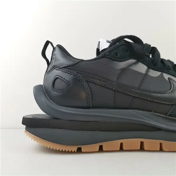 Nike Vaporwaffle Sacai Black Gum 