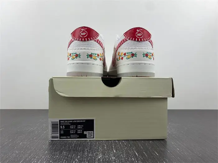 Nike SB Dunk Low Decon 