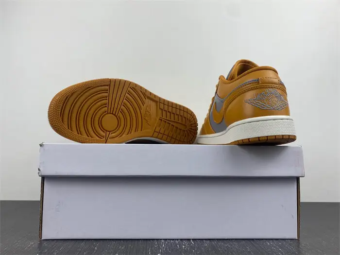 Air Jordan 1 Low 