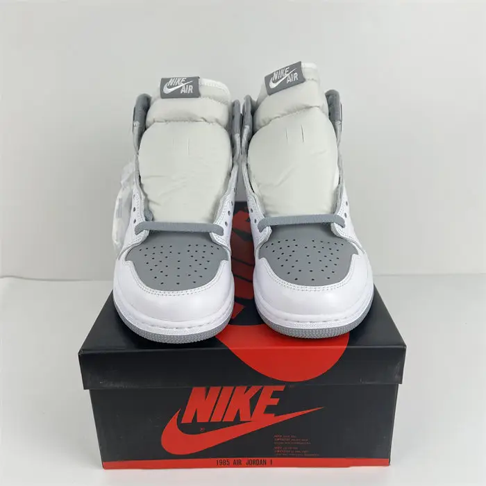 Air Jordan 1 High OG ‘Stealth' 