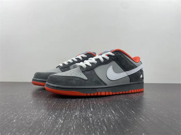 Nike SB Dunk Low 