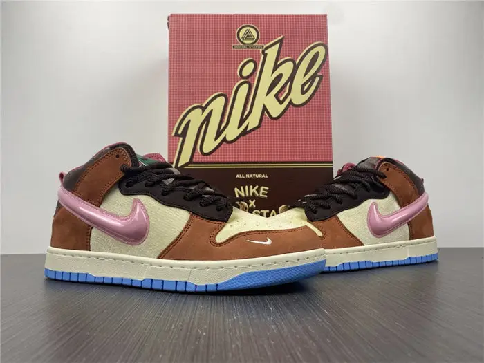 Social Status x Nk SB Dunk Mid 