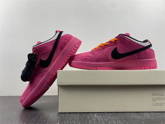 The Powerpuff Girls x Nike SB Dunk Low 
