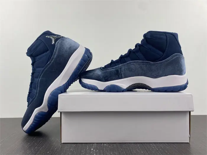 Jordan 11 Retro Midnight Navy 