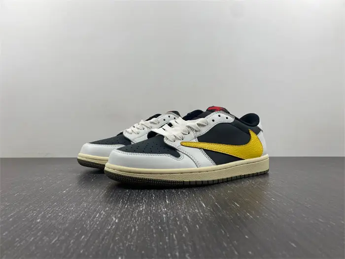 Travis Scott x Air Jordan 1 Low 