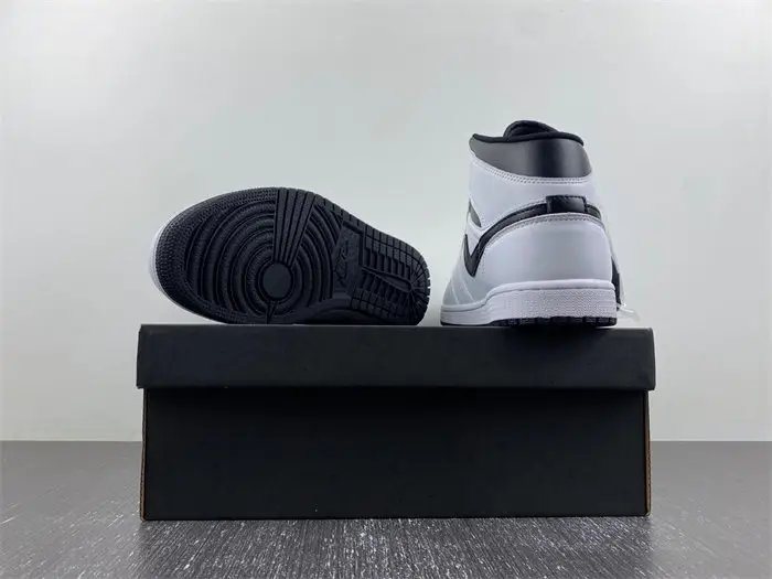 Jordan 1 Mid Reverse Panda 