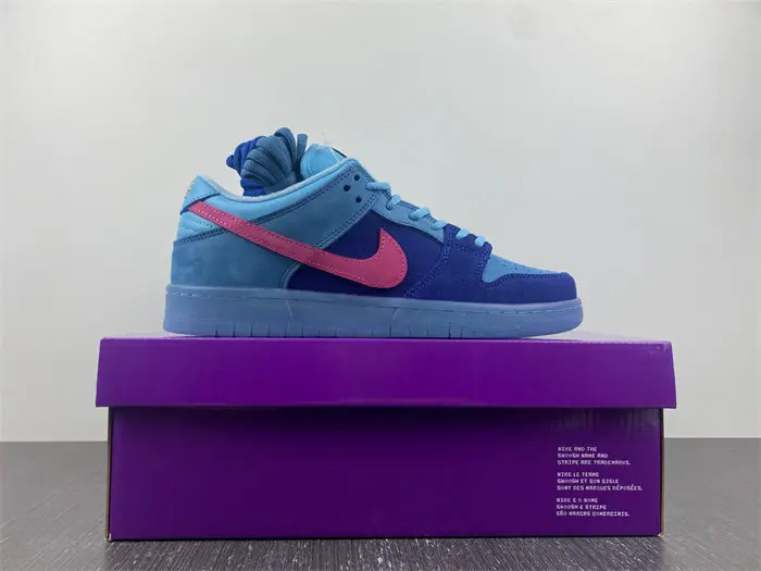 Nike SB Dunk Low Run The Jewels 